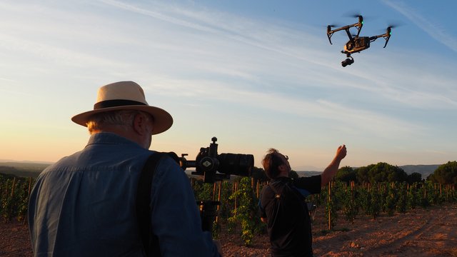 EN RODAJE UN DOCUMENTAL SOBRE EL VINO DE LA RIOJA BAJO LA DIRECCIÓN DE JOSE LUIS LÓPEZ-LINARES