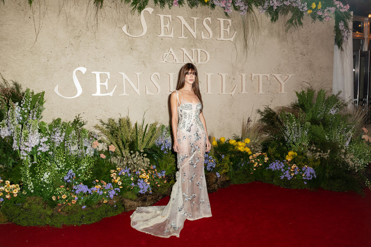 Daisy Edgar Jones Panties Sense Sensibility Aus201