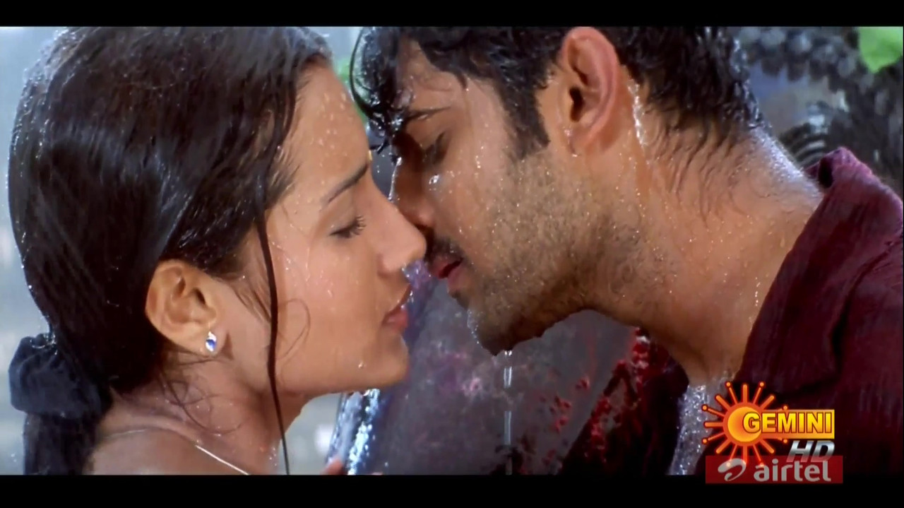 Trisha Hot & Sexy Compilation - Varsham.mp4_20200714_182113.611