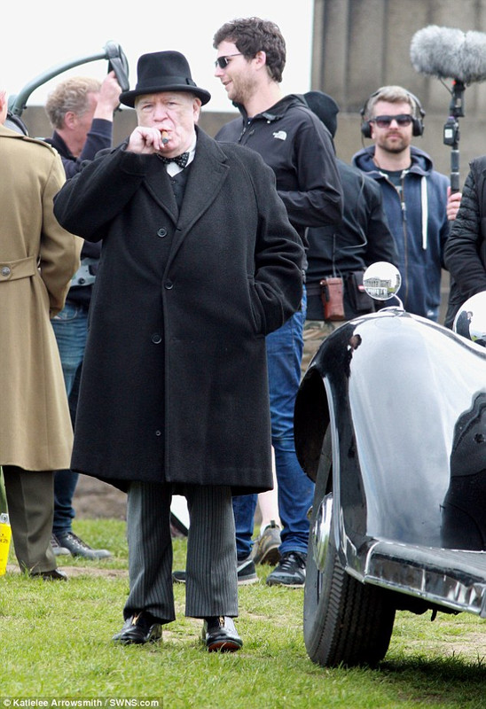 3491004F00000578-3606831-image-a-84_1464098974601