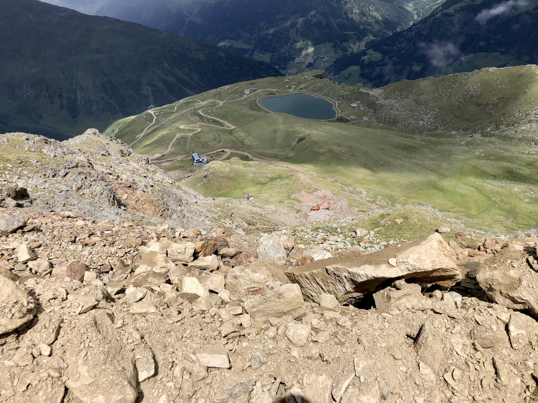 28B6E280-EFD1-4F27-9FB7-3E6E09961124