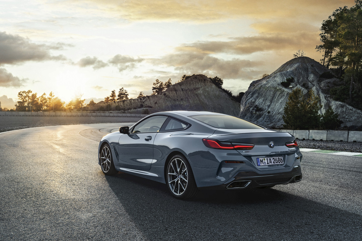 P90306598_highRes_the-all-new-bmw-8-se