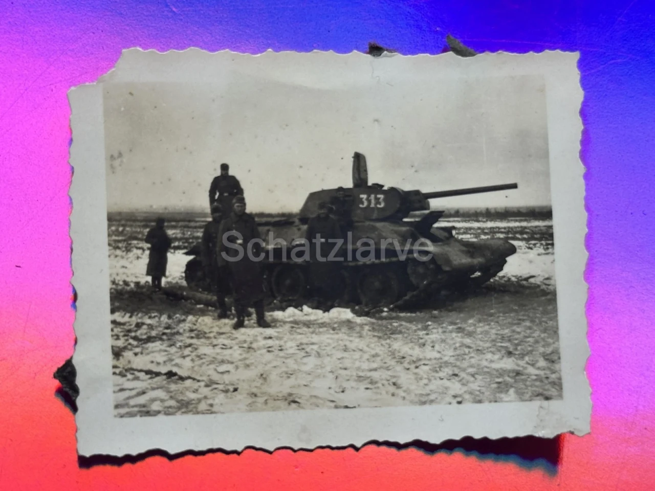 Foto Wehrmacht T 34 Panzer Turmnummer 313 (MJ 208)