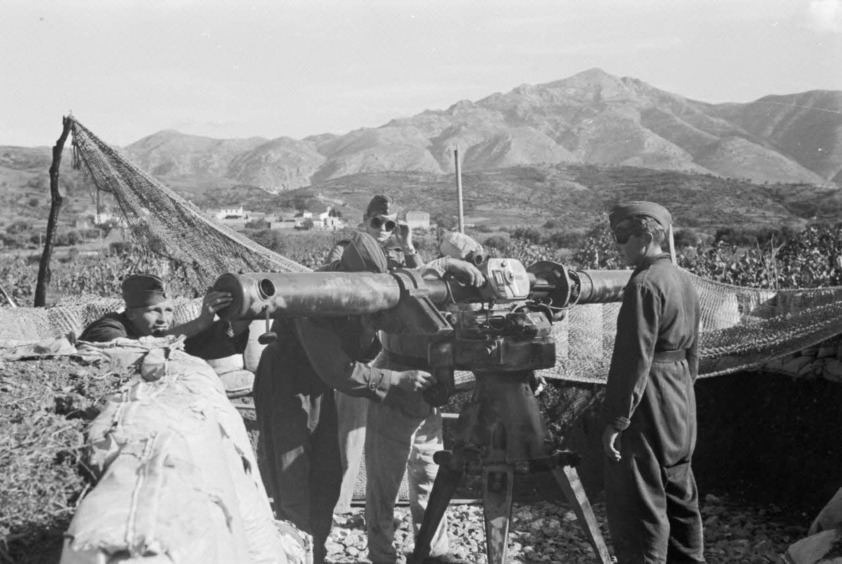 Un télémètre d'origine britannique capturé et utilisé pour le guidage de la batterie de Flak 3-286 p