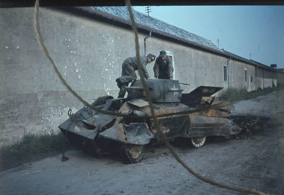 Ausgebrannter US Panzerspähwagen tank Normandie 