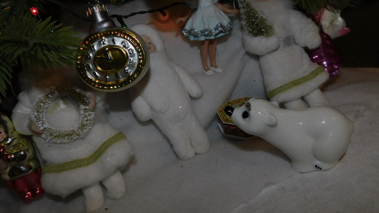 Витрина, подоконник у Стояны 010