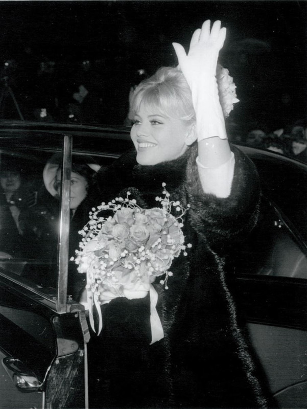 Britt_Ekland_mc84