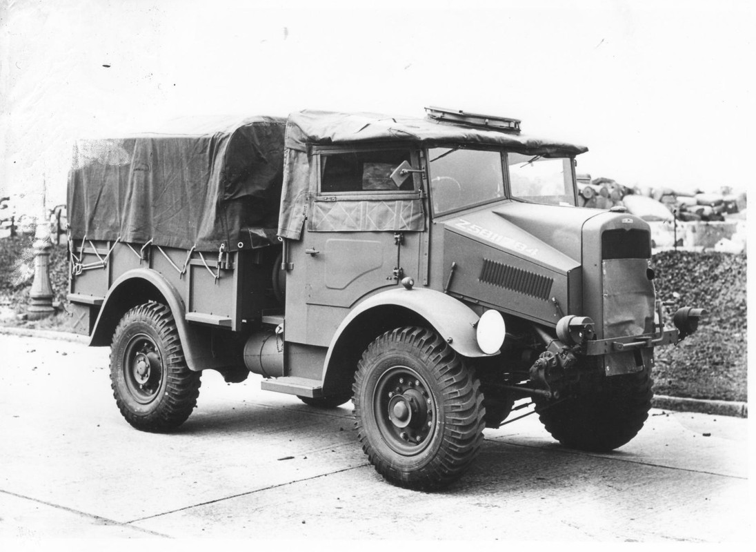 Morris C8 Quad GS late (steel body) -  factory pic 1