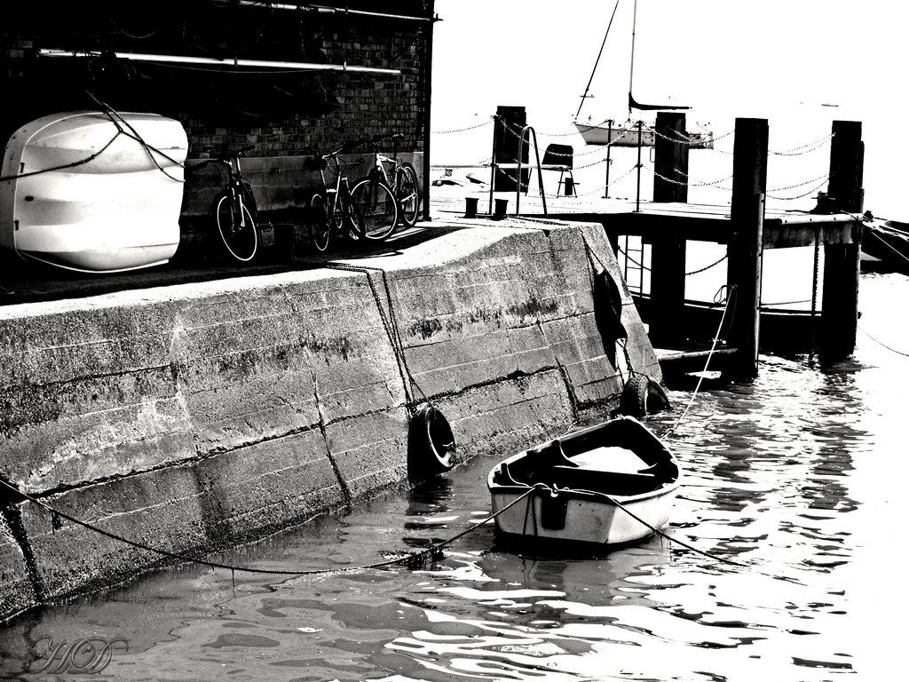 boats-esturay-HD-Black-and-white.jpg