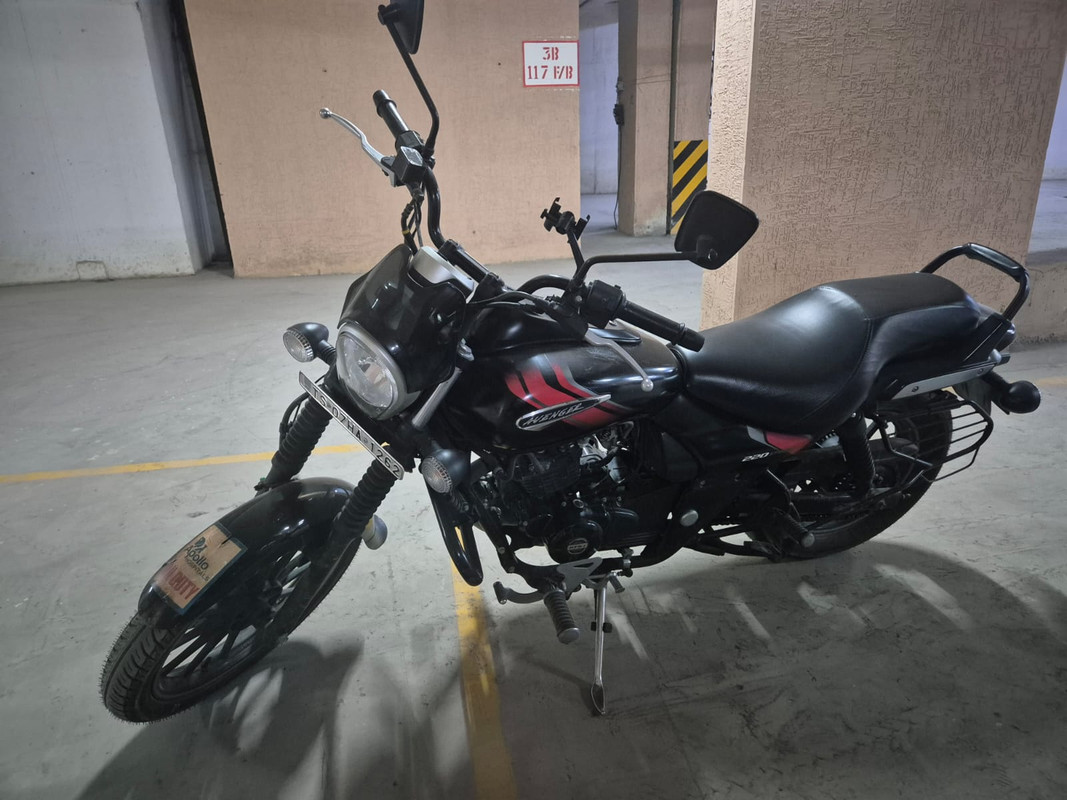 bajaj avenger photo 3
