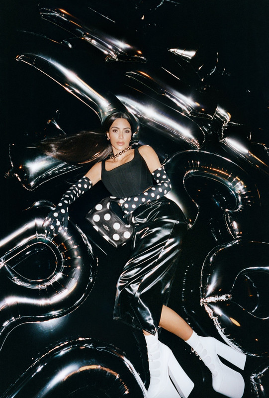 Kim Kardashian volto della FW23 di Marc Jacobs Kim Kardashian volto della FW23 di Marc Jacobs