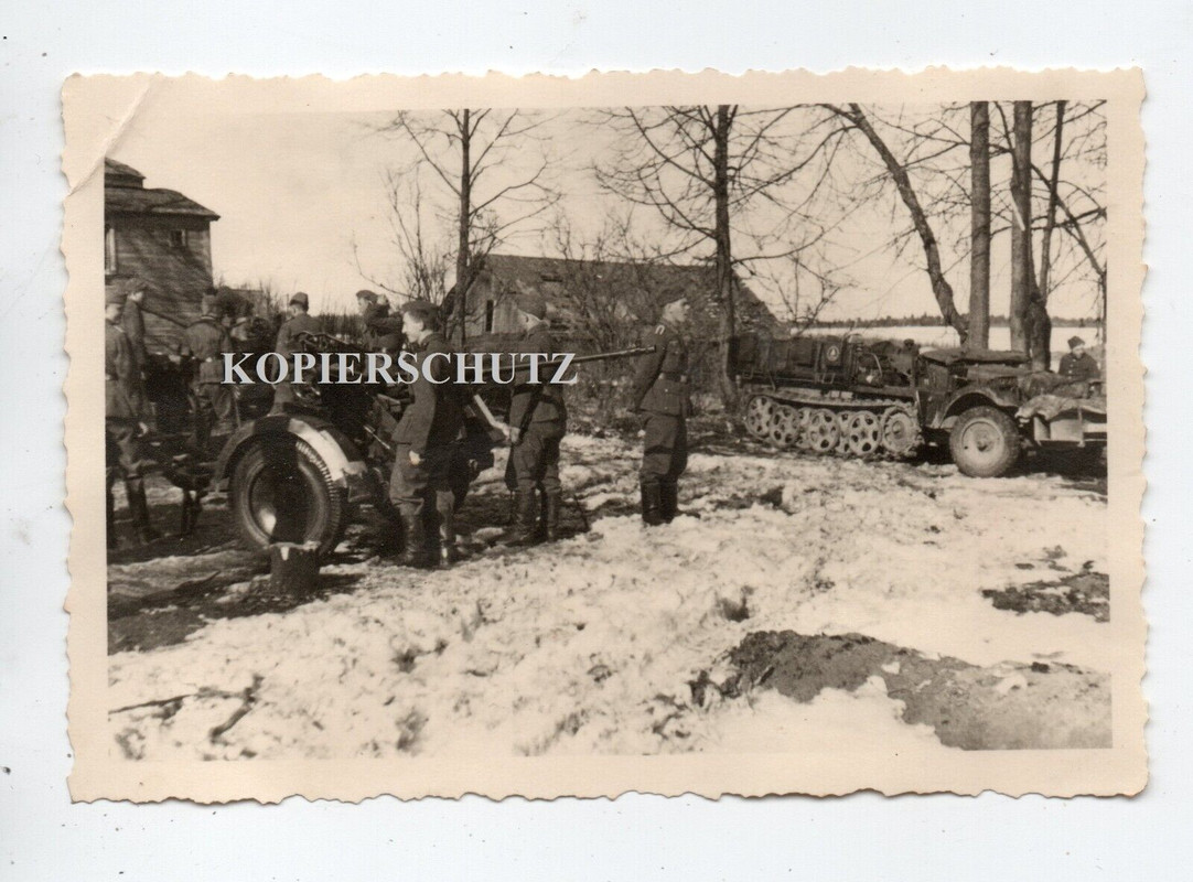 Russland Gehöft Bauernhof Hütte Quartier Soldat Flak Geschütz Kanone