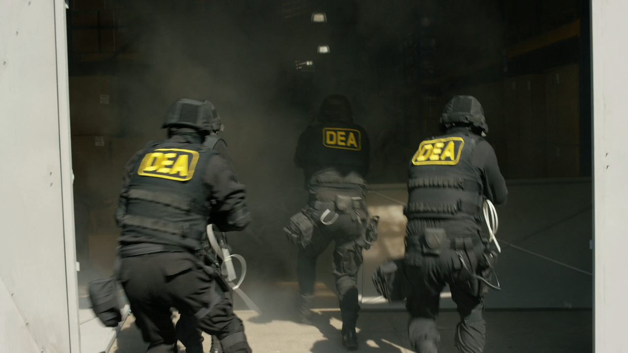 Narcos.S03E01.La.strategia.del.capo.1080p.BluRay.DTS.ITA.AC3.ENG