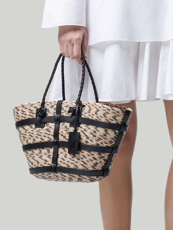 A312F4AD-F069-4AE8-A41E-E074ECA959C8