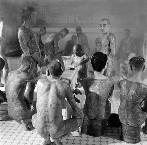 Vintage-Photos-of-Yakuza-with-Their-Tattoos-(8).jpg