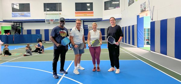 Pickleball and basketball courts at Sportset