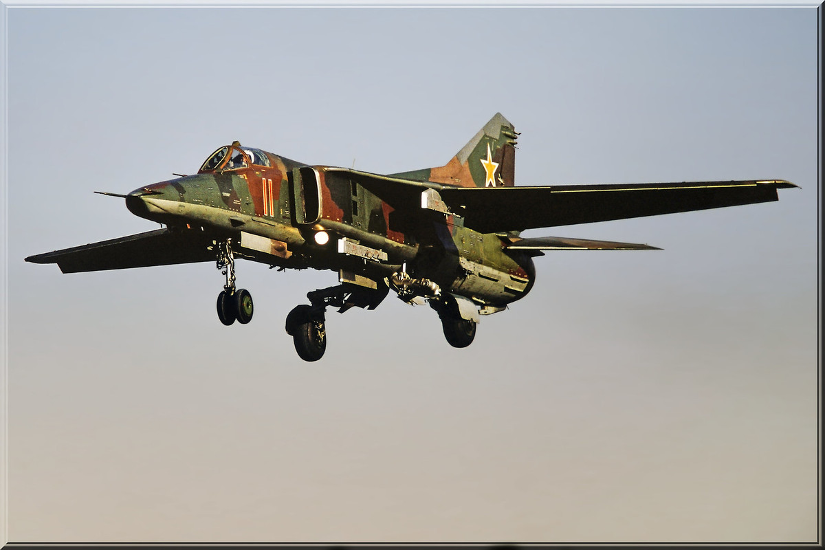 296 APIB Mig-27M 11 Red_83712545344, Summer 1992_3