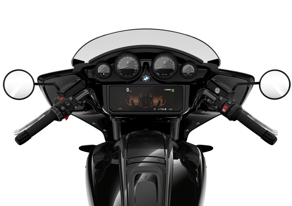 P90569035_highRes_bmw-r-18-roctane-r-1