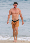 Liam-Hemsworth-superficial-guys-69