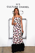 Carole-Bouquet-b34