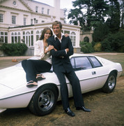Barbara-Bach-b22
