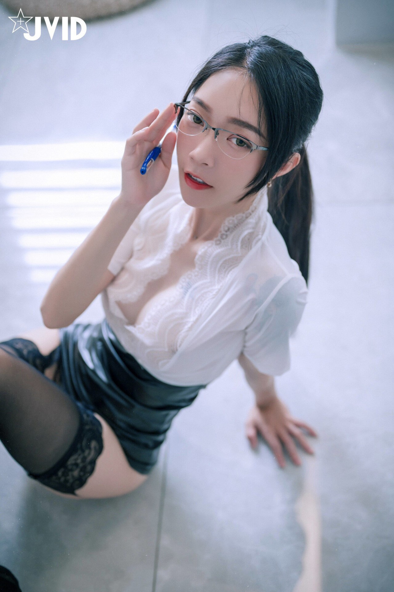 jvid 飘 飘《性感保险业务员》写真作品欣赏，较为性感的风格插图2