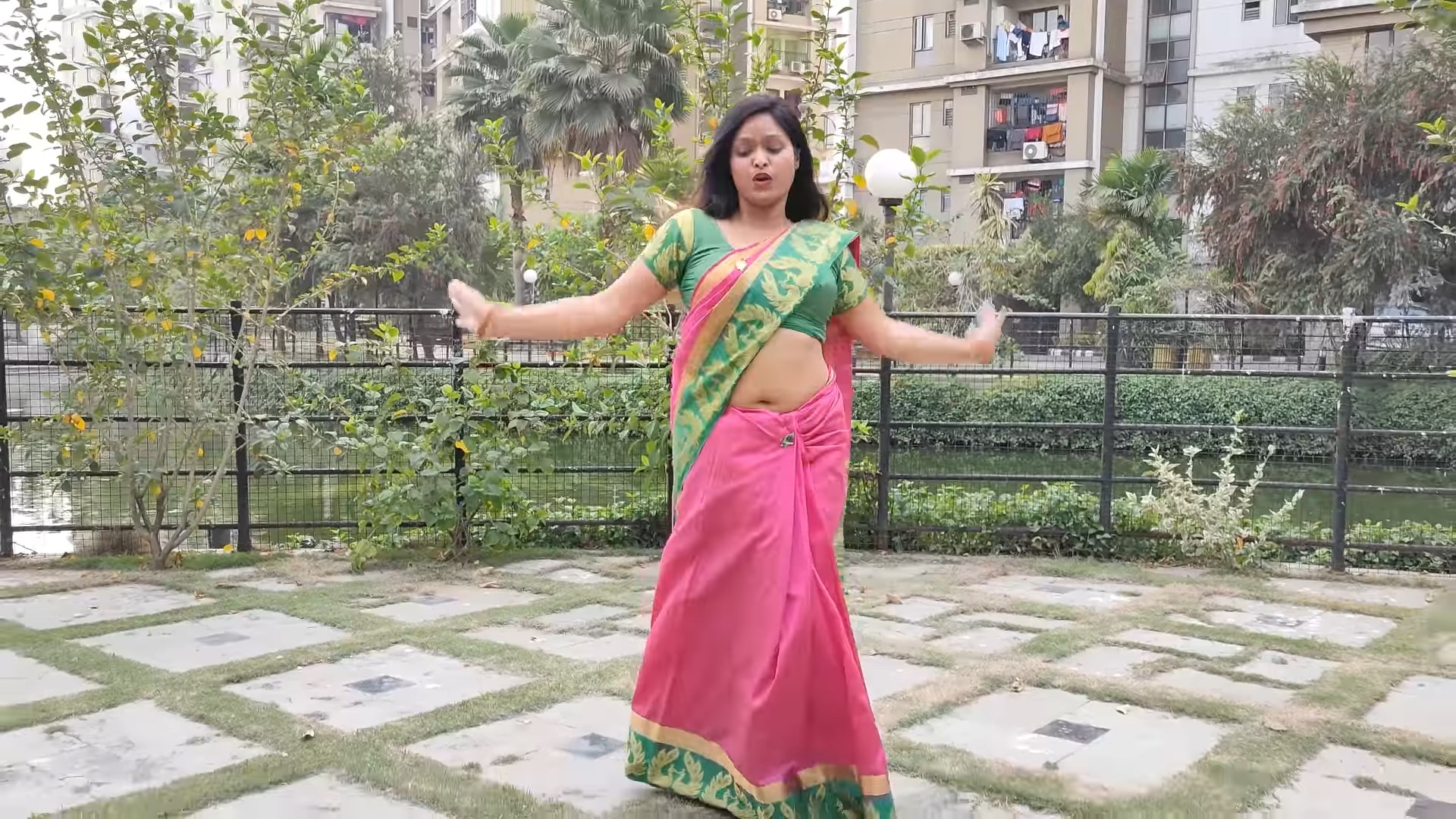 Desi Sexy Lady Navel And Boobs Shopw While Dancing In Pink And Green Saree Webm Snapshot 00 34