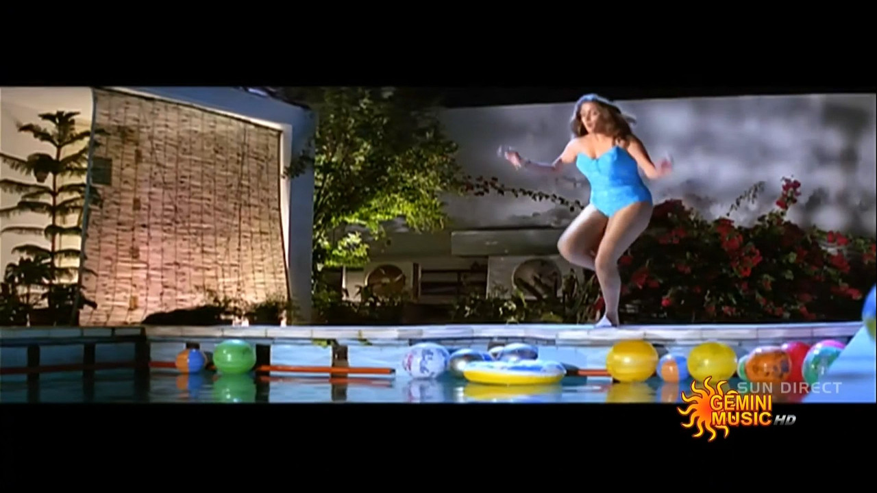 [Image: Ramya-Krishna-Bikini-Hot-Song-Manasupadd...-40-01.jpg]