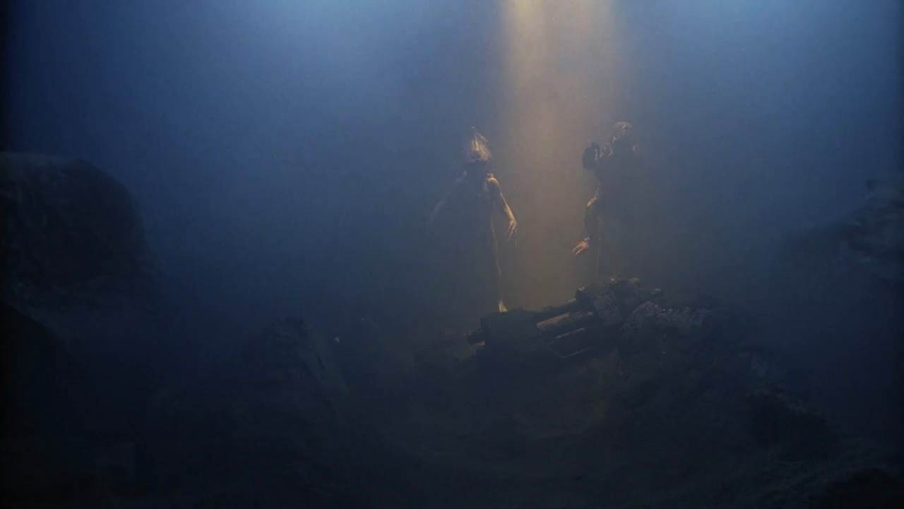 Raging Sharks 2005 WebRip [Hindi + Tamil + Telugu + English] 480p, 720p Screenshot