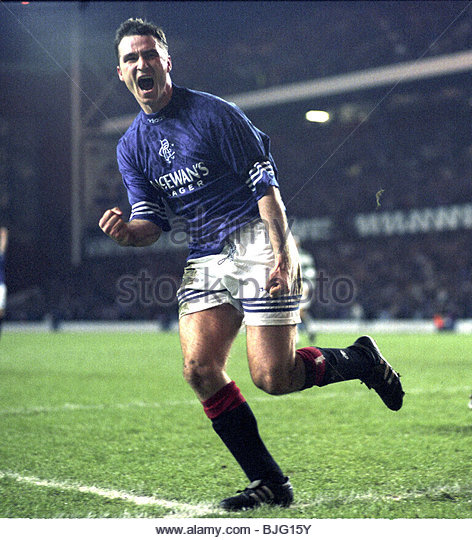 040195-premier-division-rangers-v-celtic-1-1-ibrox-glasgow-midfielder-bjg15y