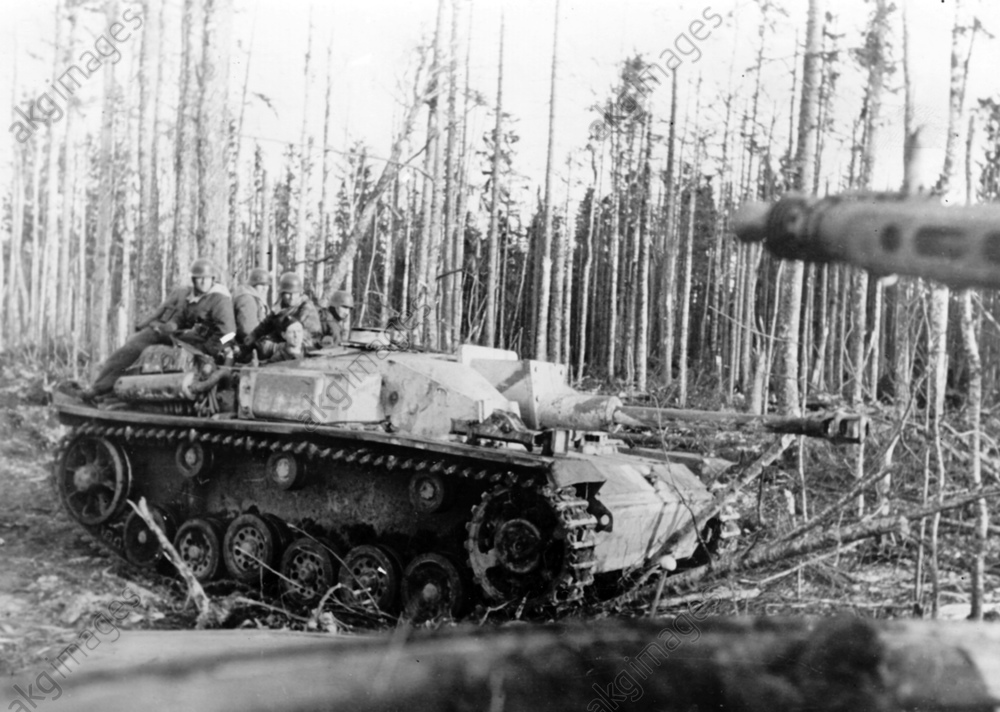 Wehrmacht auf Sturmgeschütz an der Ostfront,