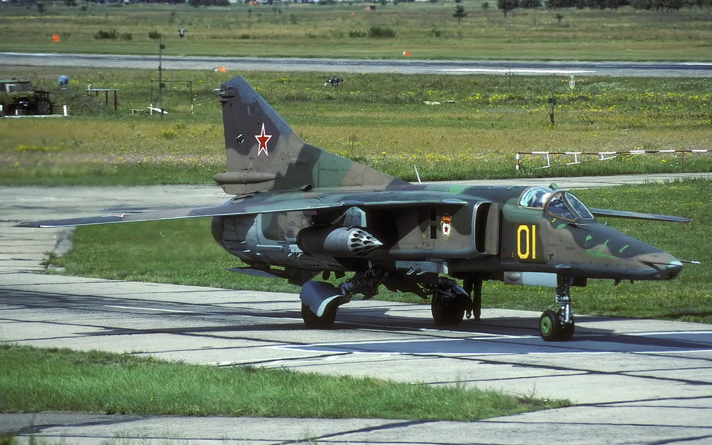 19 GvAPIB Mig-27D Yellow 01_61912560215