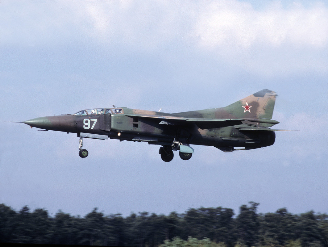 559 APIB Mig-23UB 97 Blue_7902413_17-09-91