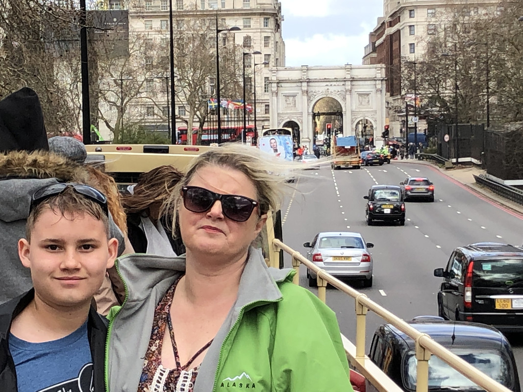 12D426D9-DEE6-408C-AE51-052339C03EC3