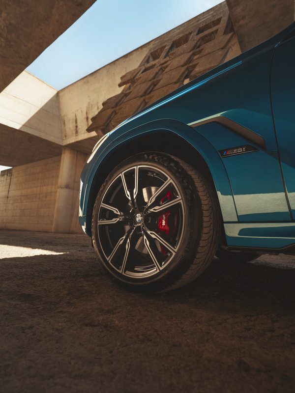 P90492398_highRes_the-new-bmw-x6-m60i-