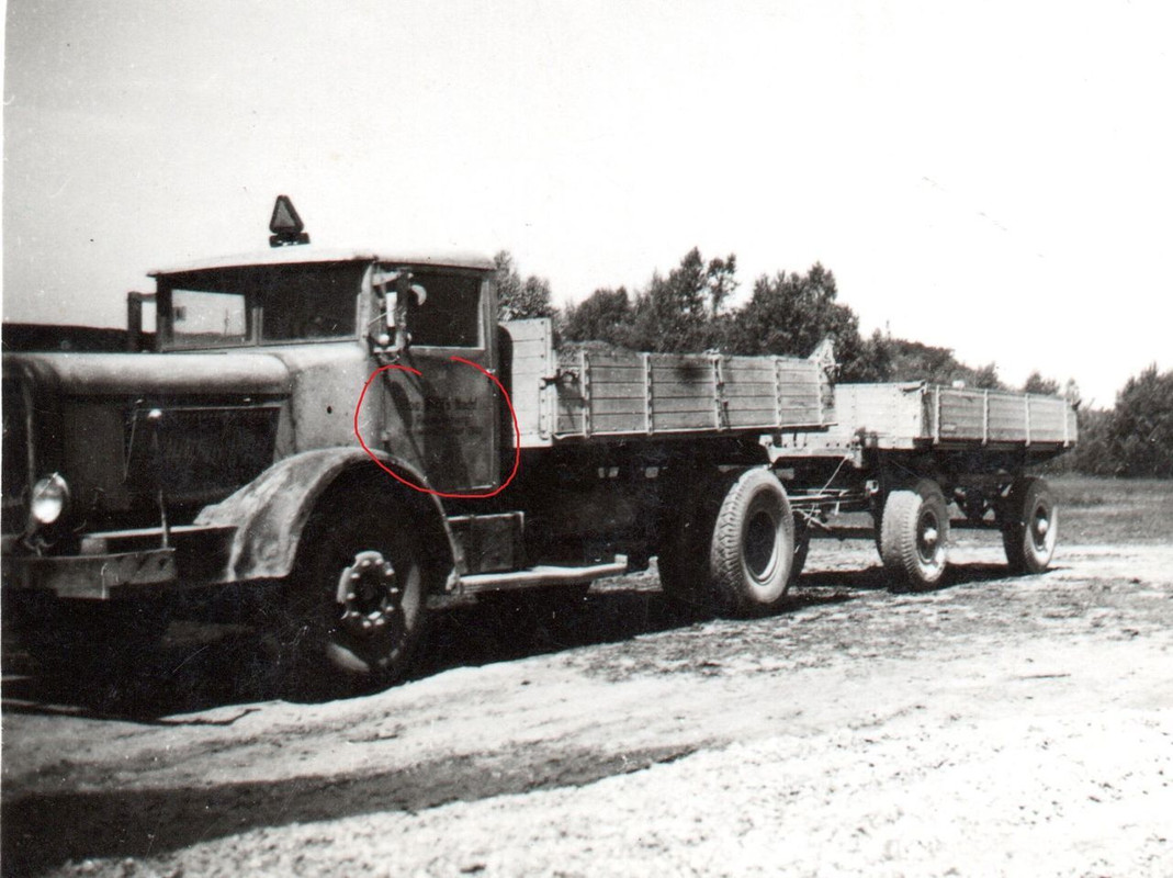 Foto LKW Henschel Diesel mit Anhänger Firma aus 