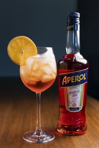 how-to-make-aperol-spritz.jpg