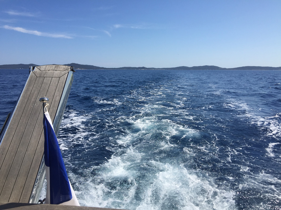 AA8877A4-1480-475B-8CD1-B7D5FCFFE0E0