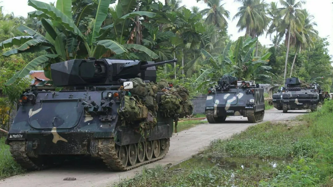 philippine-m113-armored-column-lead-has-a-elbit-ut25-v0-eqc4lslc3qxb1.webp