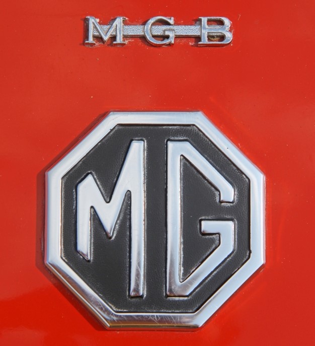 logo mg b1