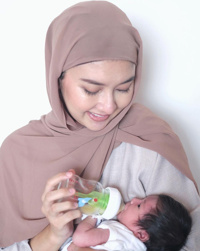 7 Potret Miss International Kevin Lilliana mantap berhijab, bikin adem