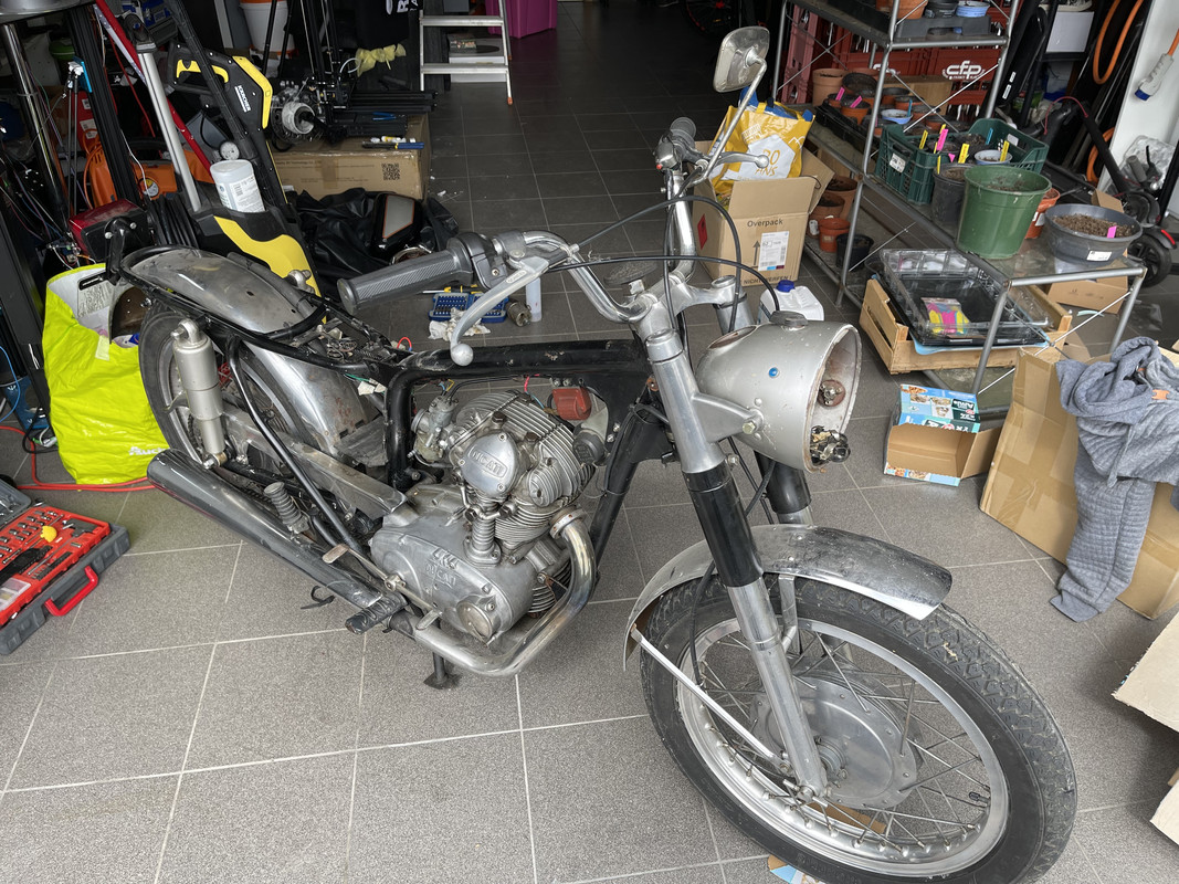 5D6CA6D1-BBDA-41BA-B681-895A367BC000