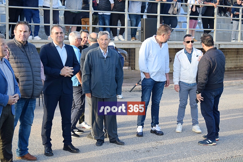 , &Tau;&omicron; &phi;&omega;&tau;&omicron;&rho;&epsilon;&pi;&omicron;&rho;&tau;ά&zeta; &tau;&omicron;&upsilon; &tau;&epsilon;&lambda;&iota;&kappa;&omicron;ύ &Epsilon;&rho;ά&nu;&eta;-&Pi;&alpha;&nu;&theta;&omicron;&upsilon;&rho;&iota;&alpha;&kappa;ό&sigmaf; (&phi;&omega;&tau;&omicron;)