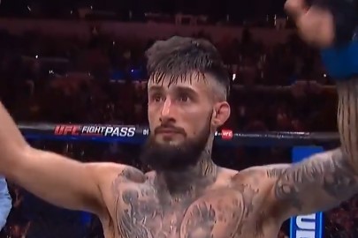 Чарлз Журден победи Кайлър Филипс с решение