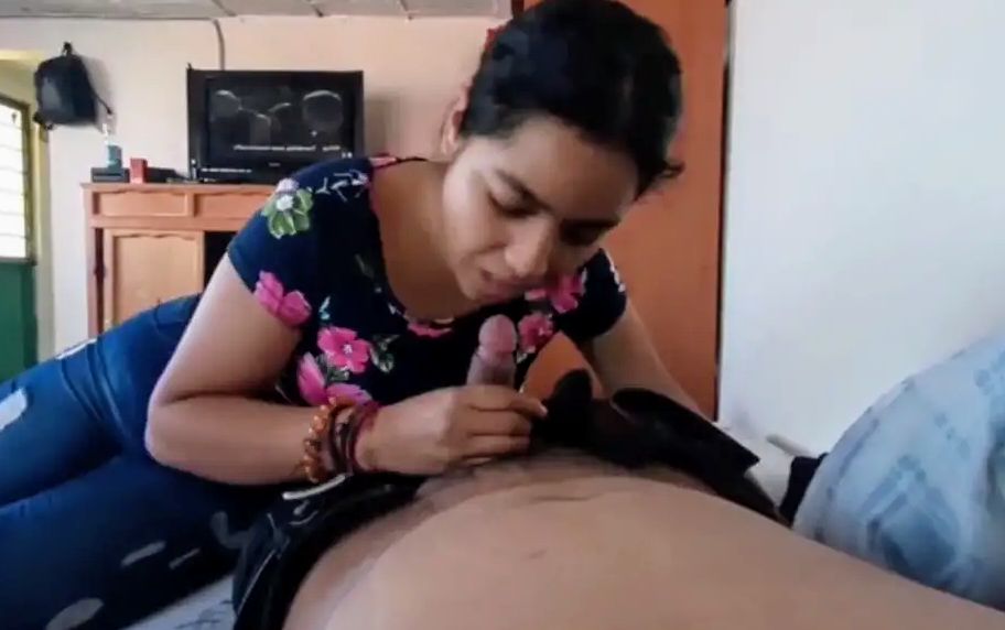 Horney girl sucked the dick and got her pussy fucked