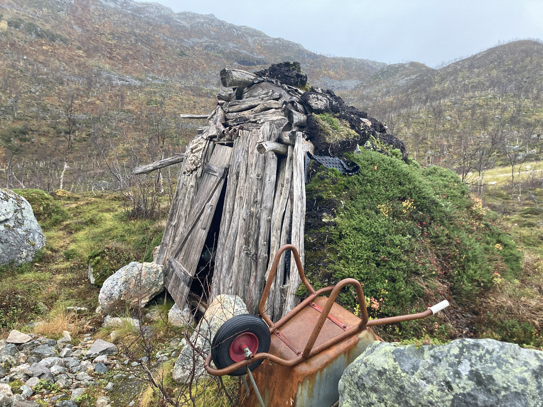 002-CD7-E6-4882-41-A8-9-BA0-FED8411-C50-