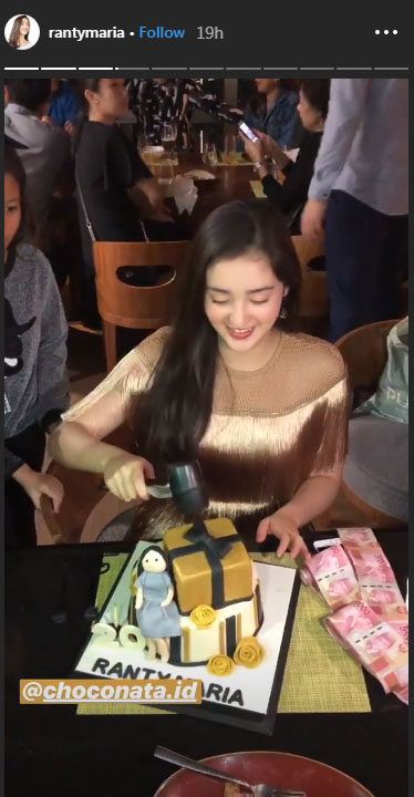 Postingan Ranty Maria