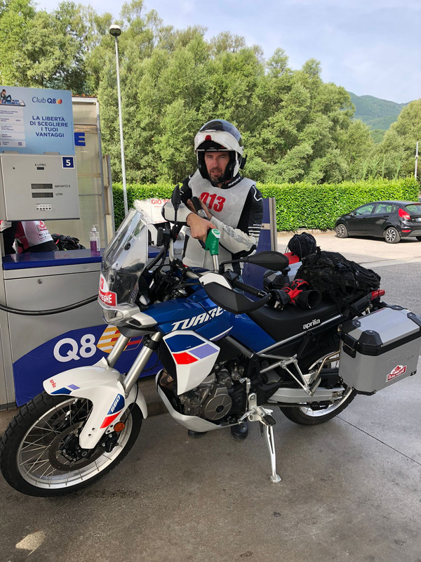 B39046B9-1861-4CA7-A76B-6B63A997F4EB