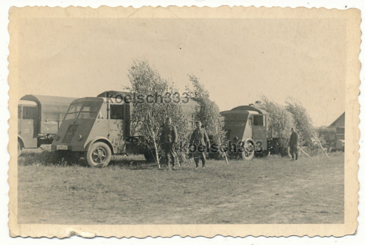 Foto französische Renault AHN LKW´s an der Ostfr