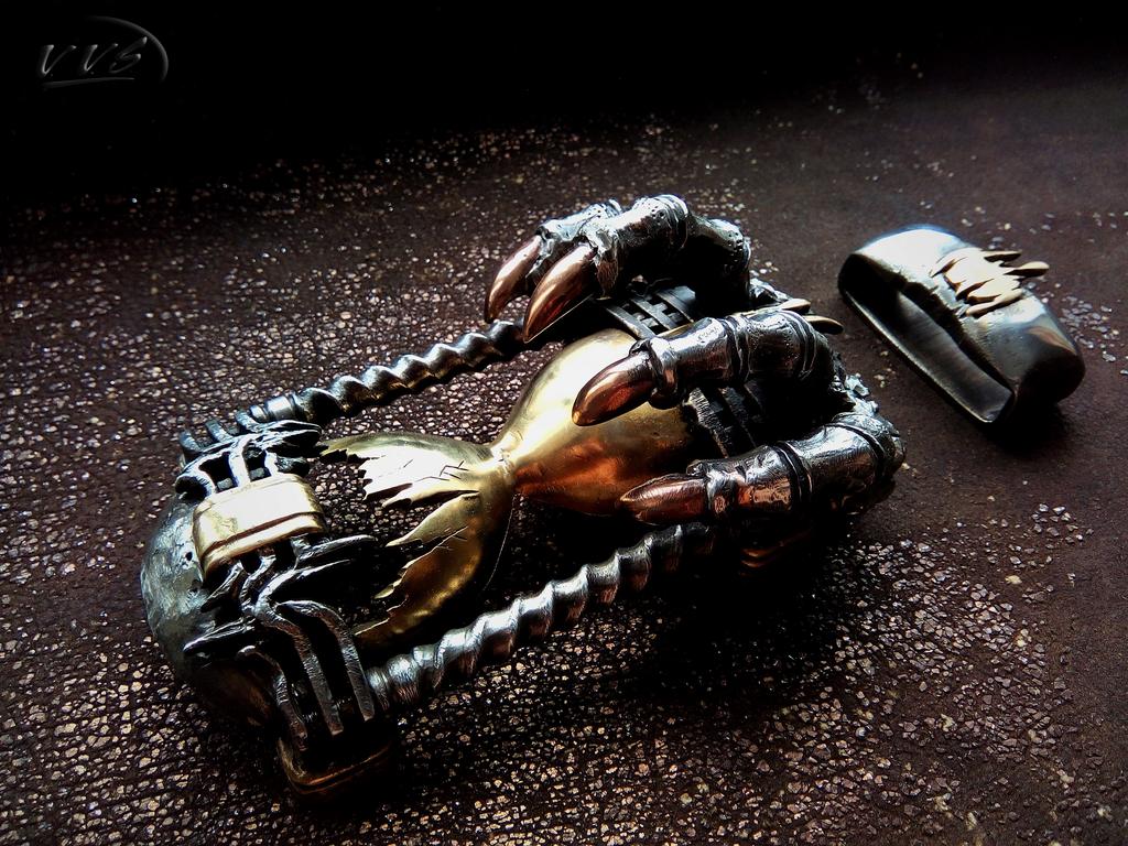 пряжка рука7